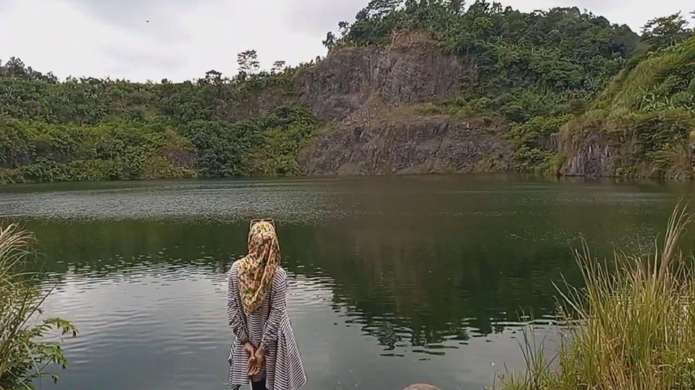 Obyek wisata alam bogor Danau Quarry Jayamix