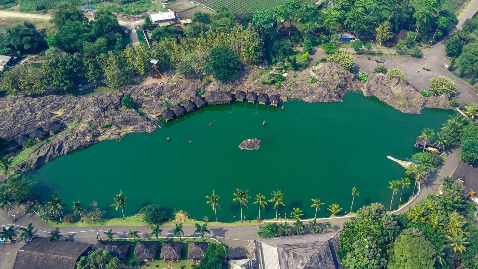 Ekowisata Kampung Batu Malakasari Destinasi liburan dan wisata edukasi, petualangan dan kuliner di Bandung