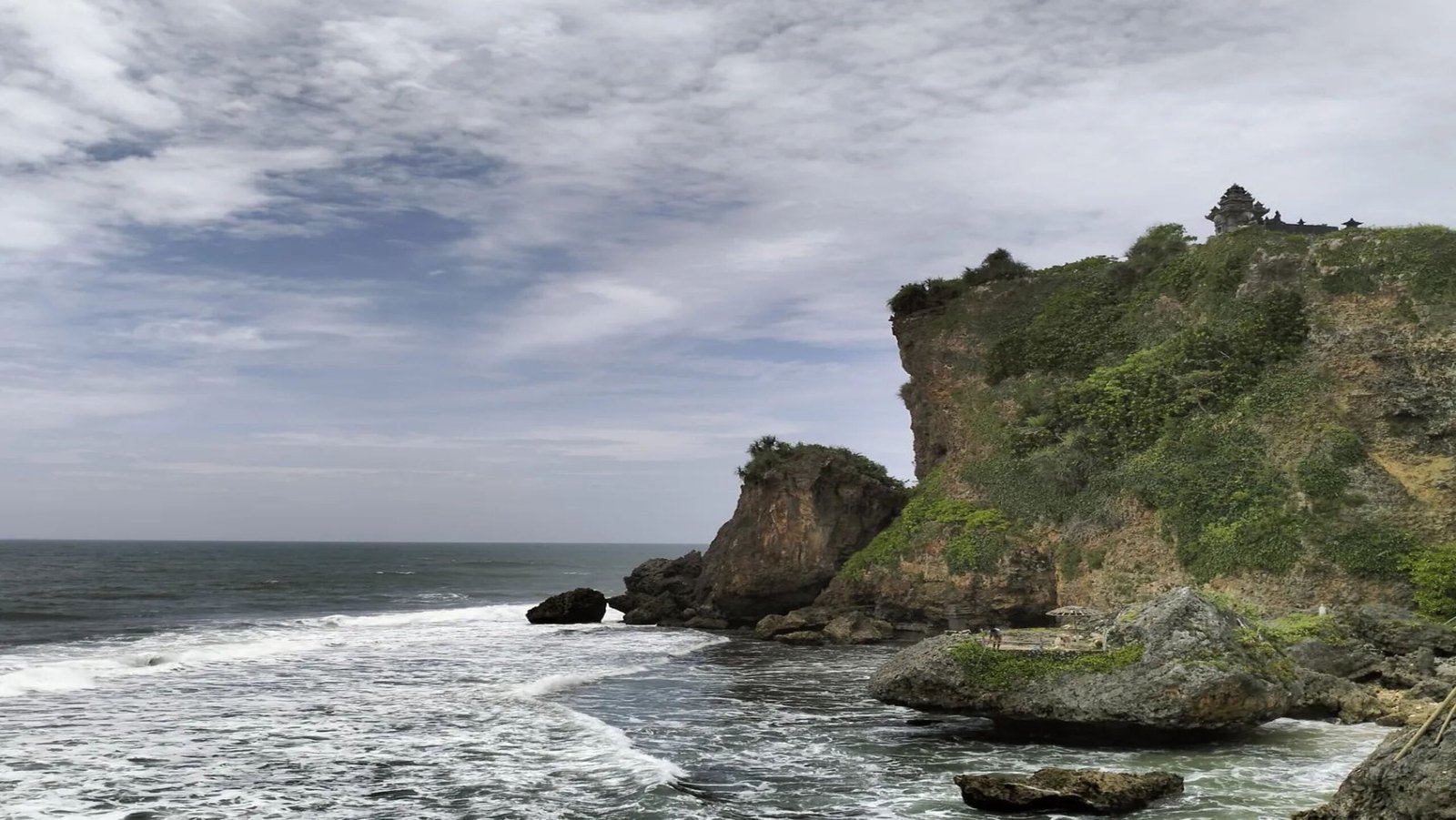 Pantai Ngobaran yang Indah dan Kamu Bakal Terkesan