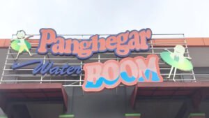 Banyak Wahana Air di Panghegar Waterboom Bandung