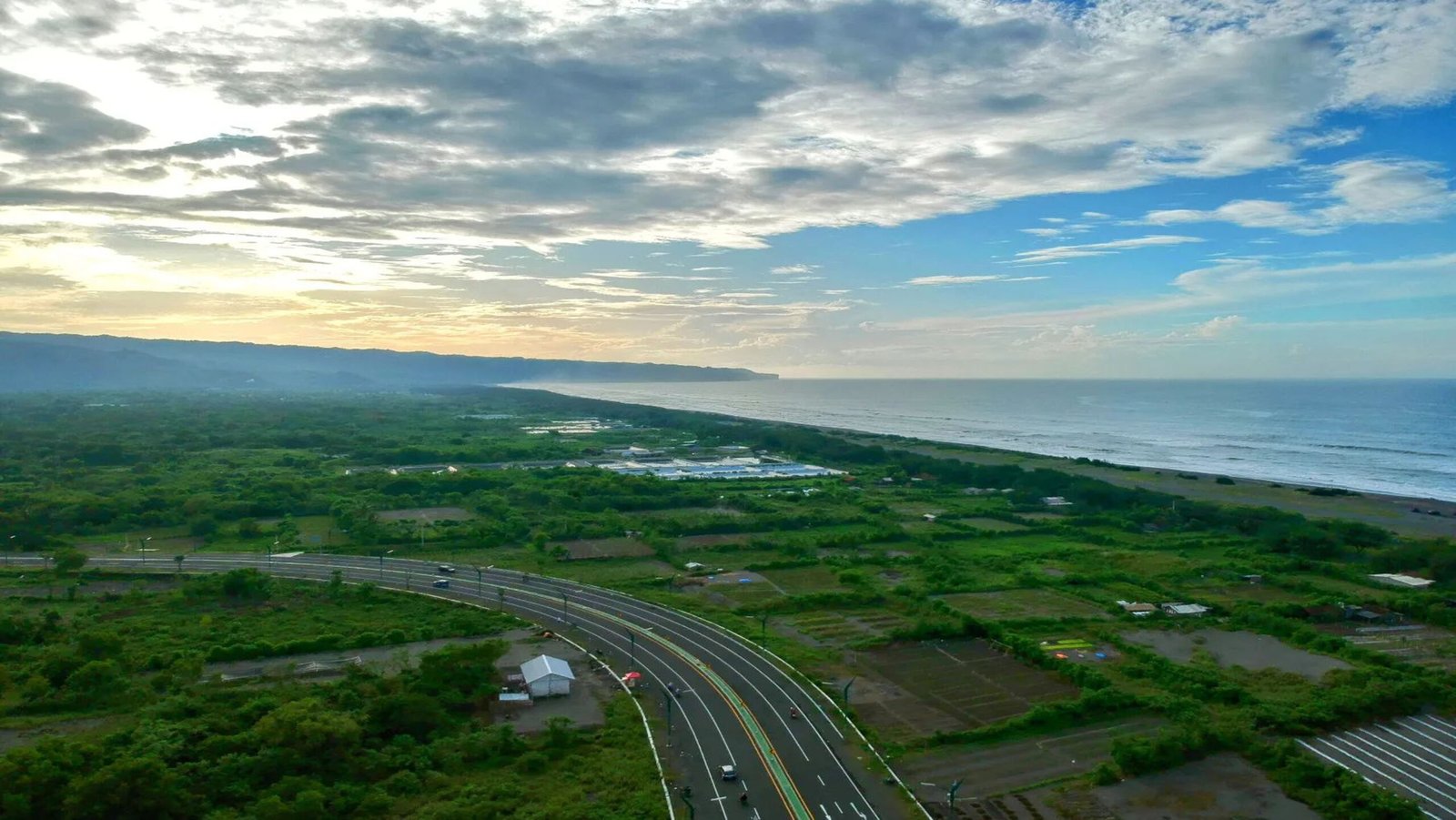 Pantai Depok, Spot Foto Unik dan Lokasi Kuliner Seafood