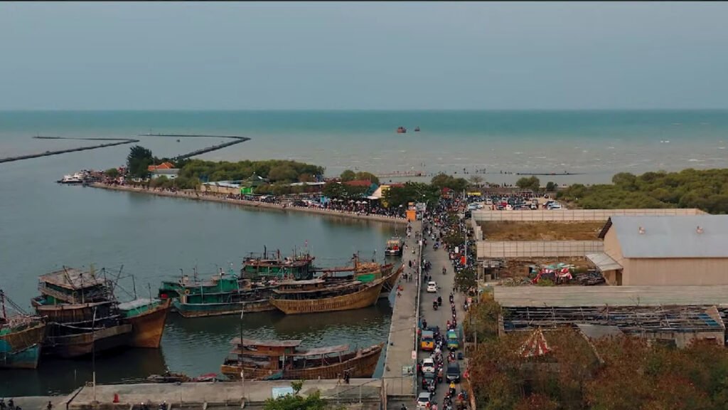 Lebih Estetik, Wajah Baru Wisata Pantai Kejawanan Kini Bikin Pangling