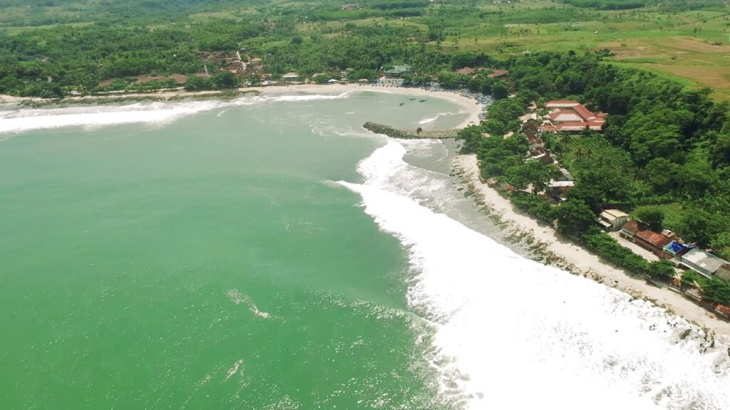 Pantai Ranca Buaya Garut