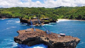 Pantai Timang, Memacu Adrenalin Di Atas Deburan Ombak