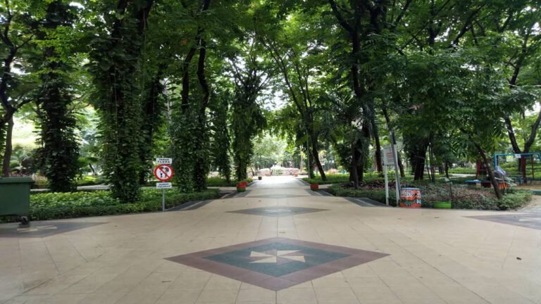 Taman Flora Surabaya Lokasi Rindang dan Sejuk di Kota Surabaya