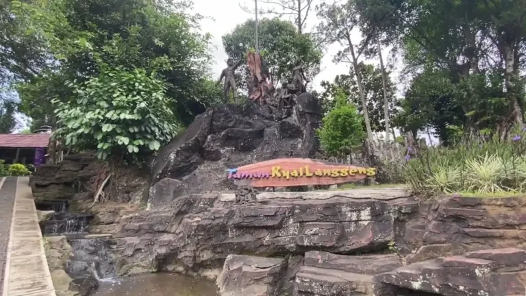 Taman Kyai Langgeng: Destinasi wisata alam dan hiburan terbaik di Magelang, Jawa Tengah. Nikmati wahana seru dan pemandangan alam yang memukau!