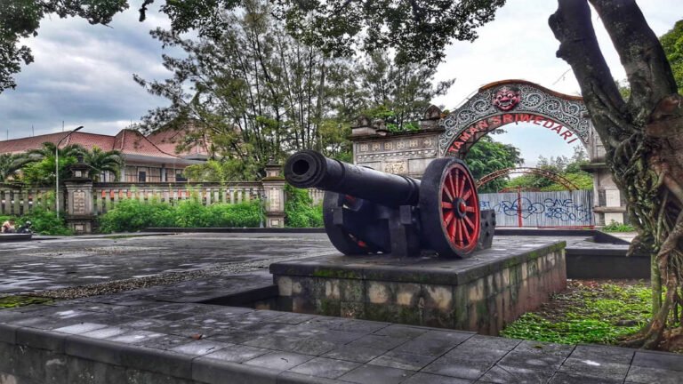 Taman Sriwedari Surakarta: Sejarah, Tiket Masuk, Fasilitas