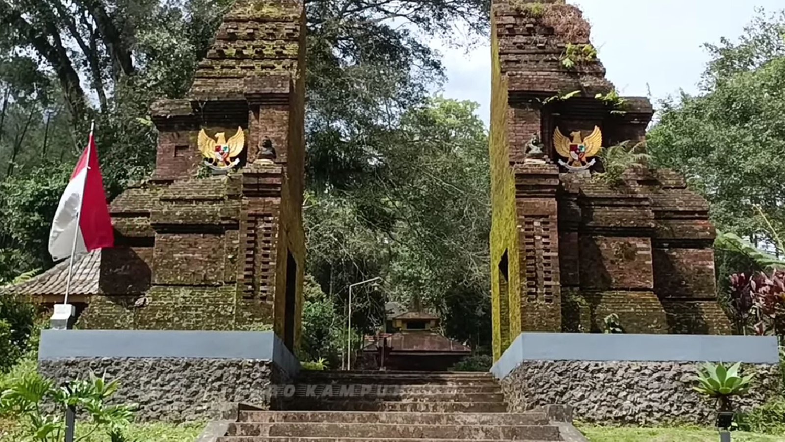 Kraton Gunung Kawi, Lokasi Wisata Spritual