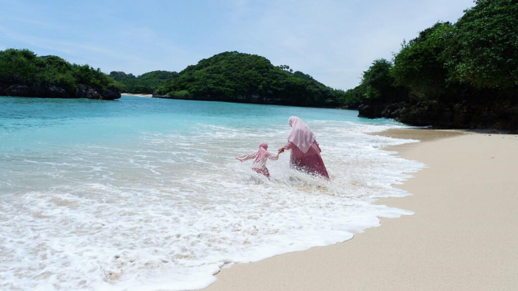 Pantai Gatra Malang Yang Masih Sangat Alami