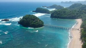 Pantai Jembatan Panjang, Alternatif Wisata Alam di Malang Selatan