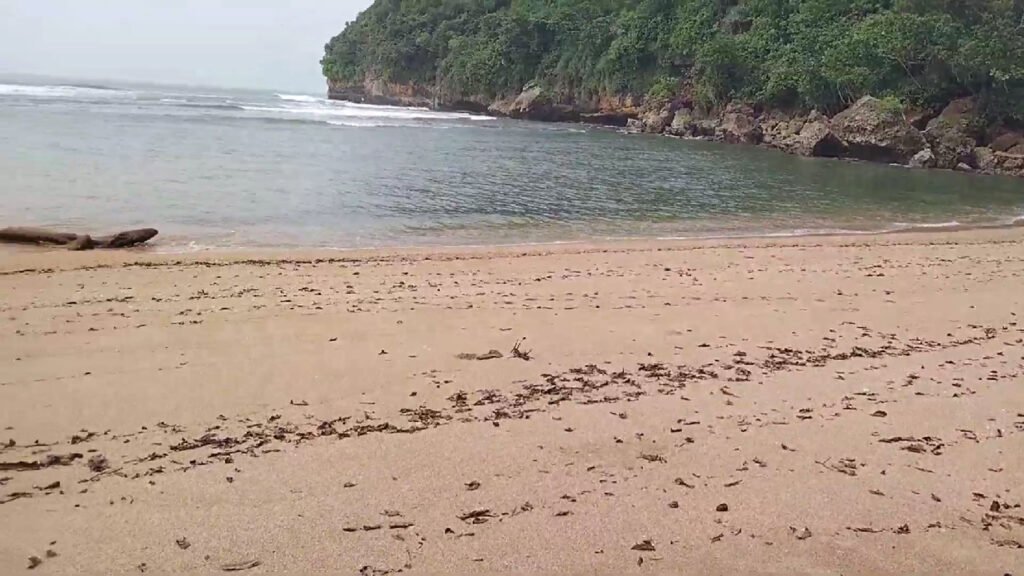 Pantai Kondang Sugu Destinasi Pantai Baru di Kawasan Banyu Meneng
