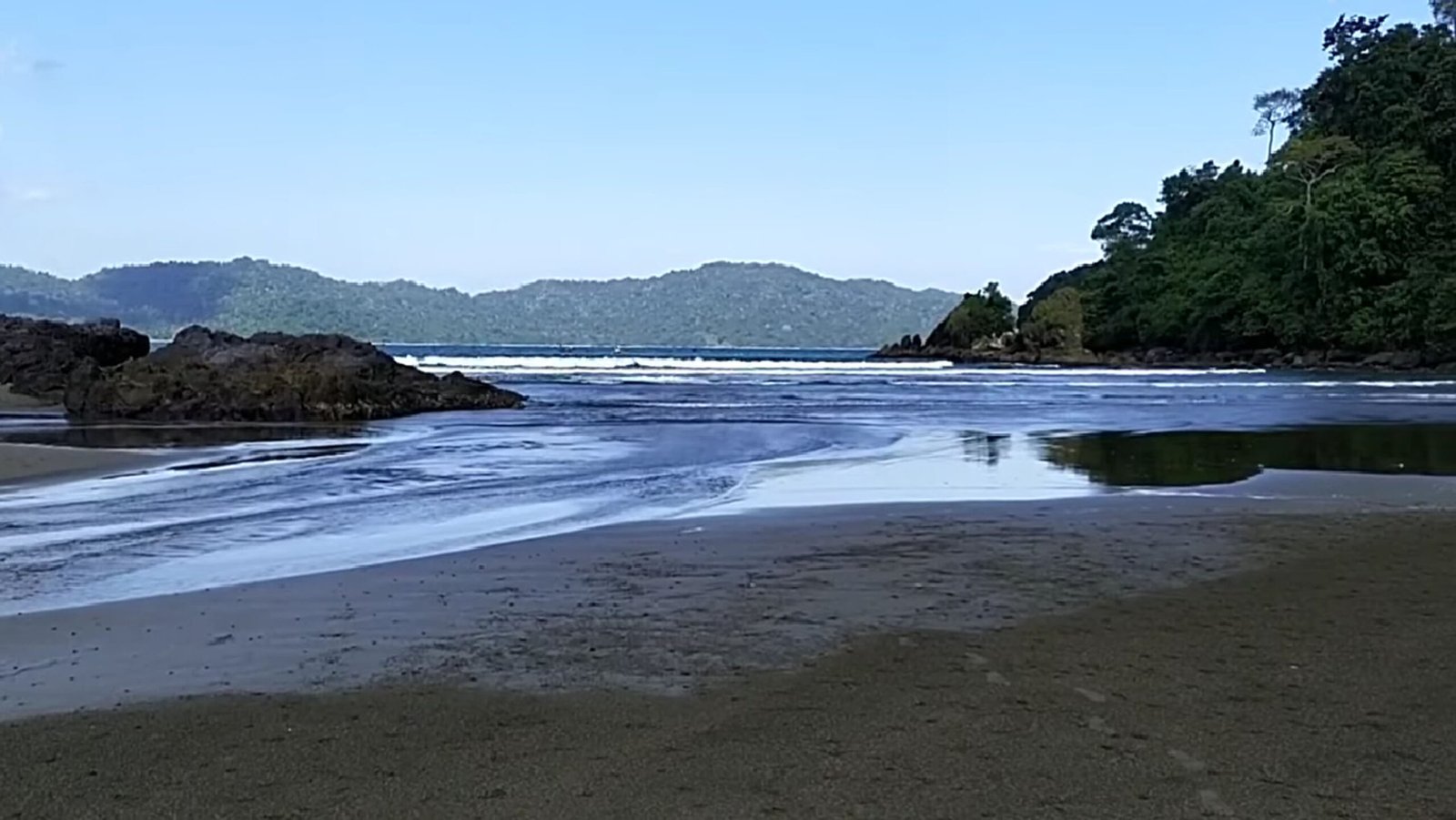 Pesona Keindahan Wisata Pantai Rajegwesi Banyuwangi