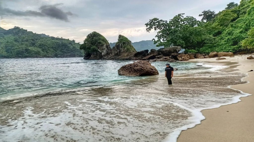 Pesona keindahan pantai Wedi putih kebumen