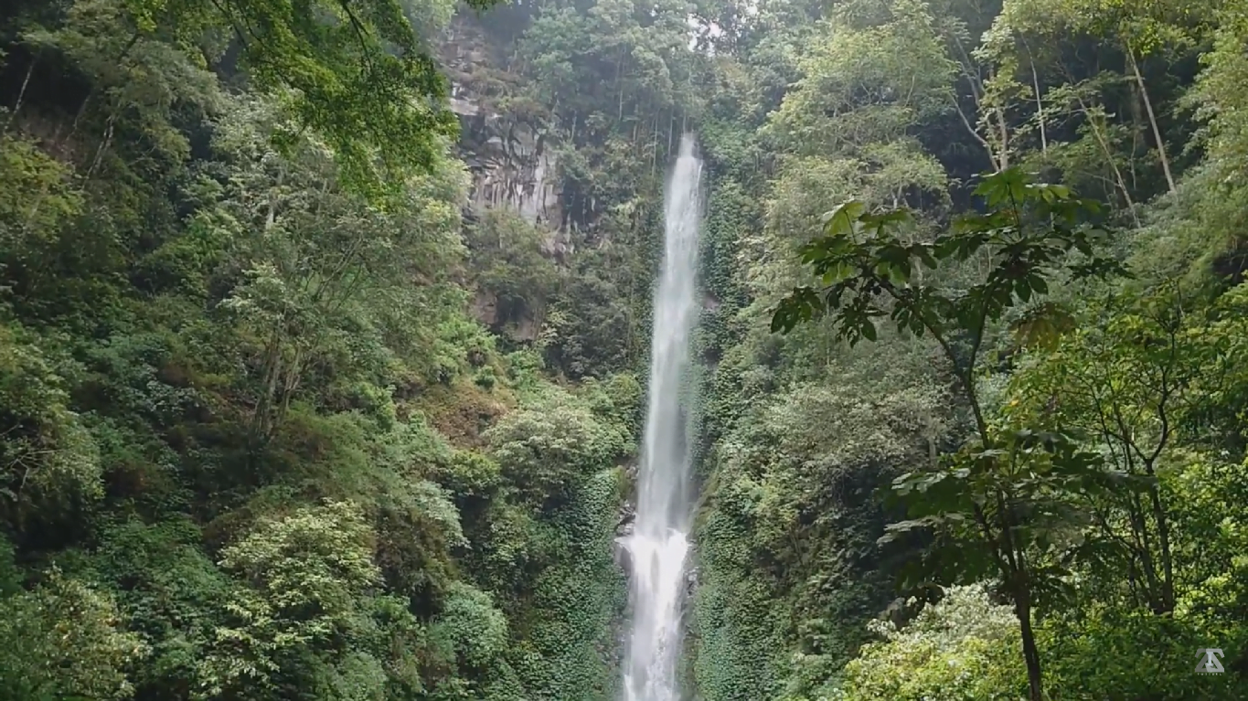 Pesona Tersembunyi Air Terjun Coban Rais