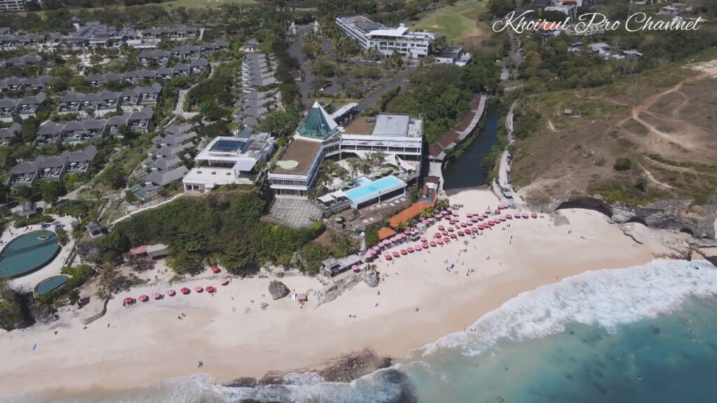 Dreamland Beach, Pantai Indah yang Dikelilingi Batu Karang