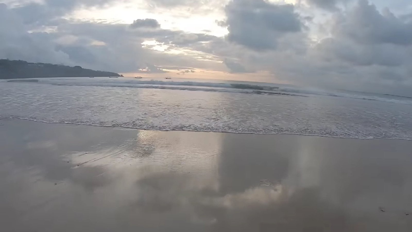 Pantai Jimbaran Keindahan Sunset yang Romantis