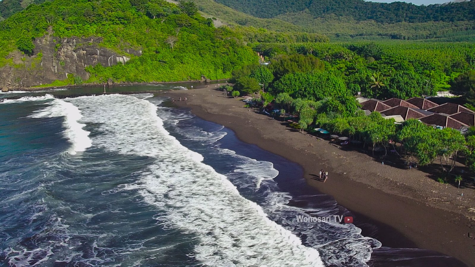 Pantai Watu Ulo dan Mitos Batu Yang Berasal Dari Ular