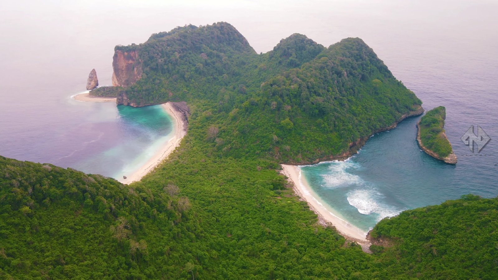Pesona Keindahan Pulau Nusa Barong Jember