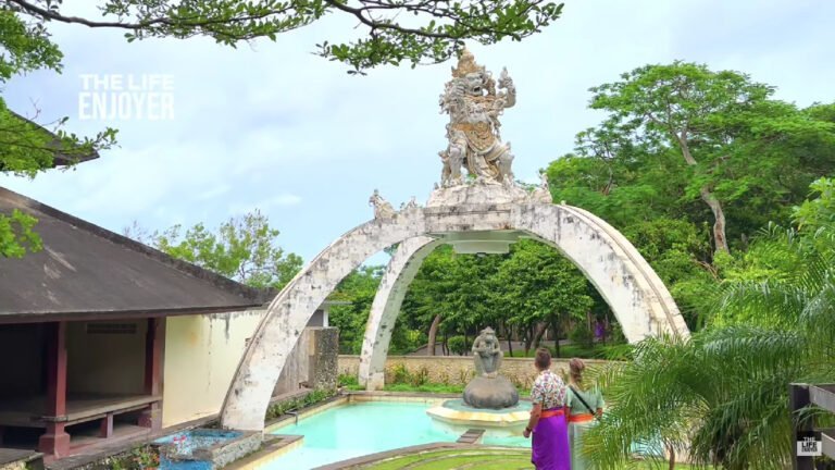Pura Luhur Uluwatu Dan Spot Wisata Bukit Pecatu Bali