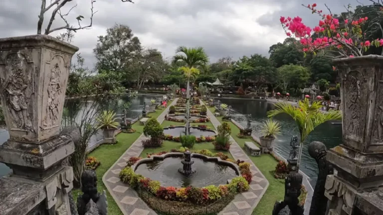 Tirta Gangga: Keajaiban air Bali, indah dan bersejarah