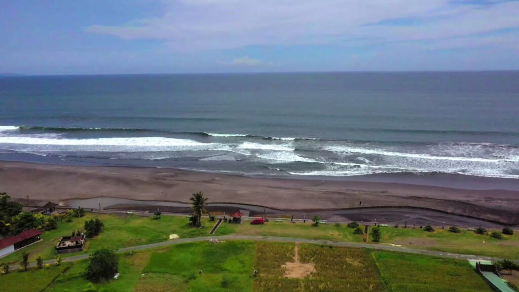 Pantai Kedungu Tabanan, Pantai Eksotis dengan Pemanganan Sunset yang Sangat Indah