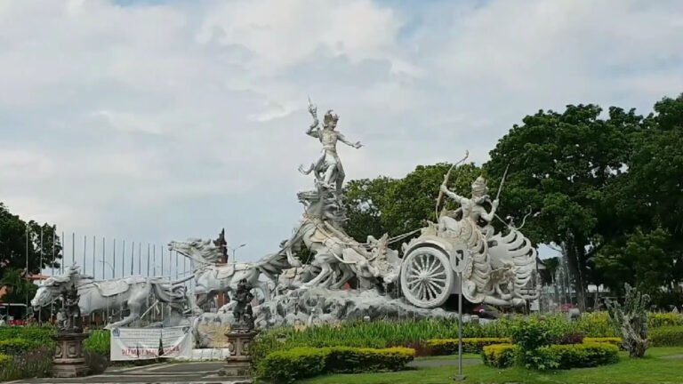 Patung Satria Gatotkaca Bali