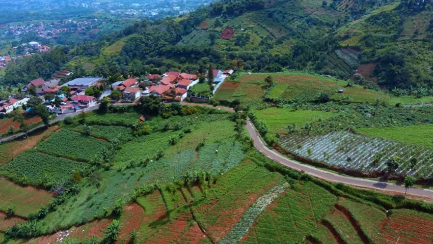 Caringin Tilu, Nikmati Cekungan Bandung dari Timur