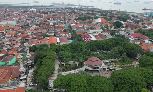 Alun-Alun Gresik, Destinasi Menarik dengan Citra Islami