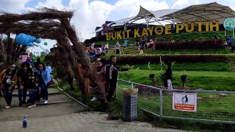 Bukit Kayoe Putih Mojokerto, Wisata dengan Panorama Green Garden