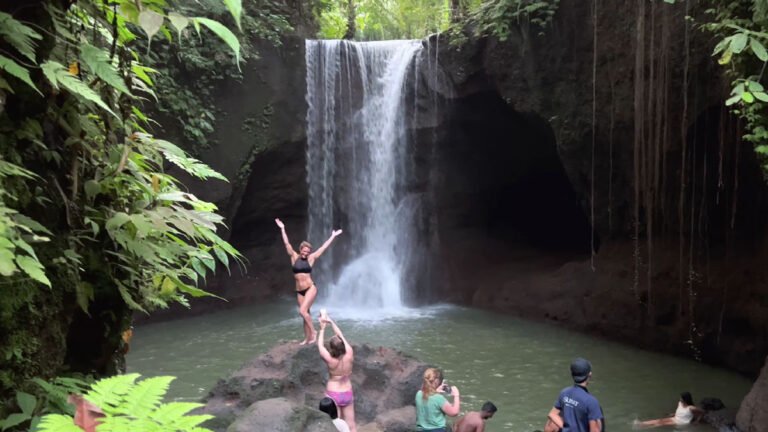 Potret Memukau Air Terjun Suwat Waterfall, Air Terjun Cantik dan Sepi di Bali