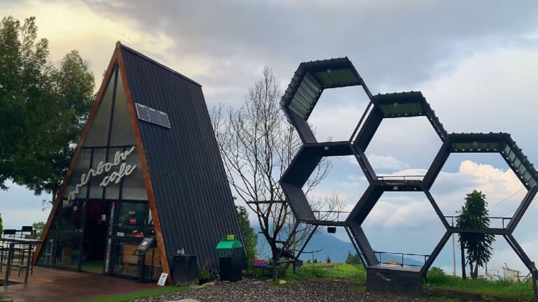 Menyambangi Merbabu View and Cafe, Destinasi Wisata Baru di Semarang