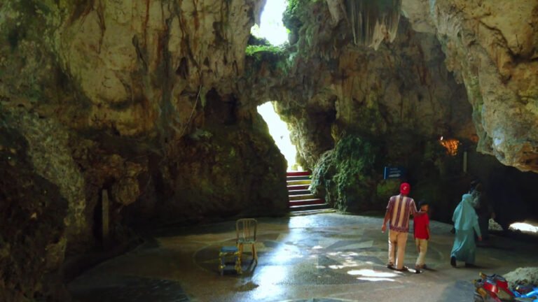 Wisata Alam Terbaik: Goa Jatijajar dan Mitos Airnya yang Ajaib