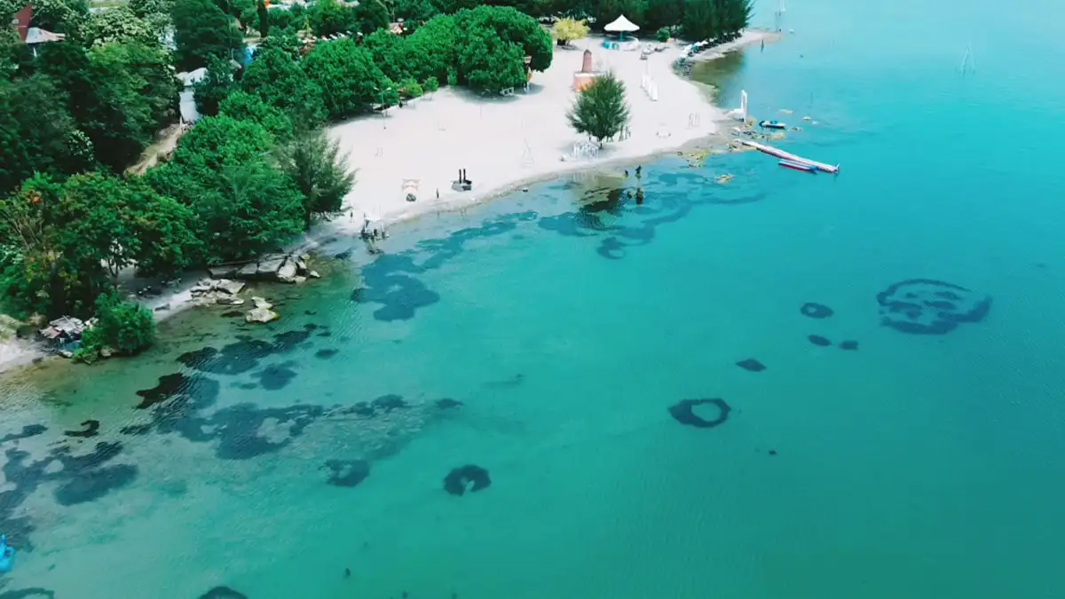 Eksplorasi Keindahan Alam: Pantai Batu Hoda dan Pesona Danau Toba