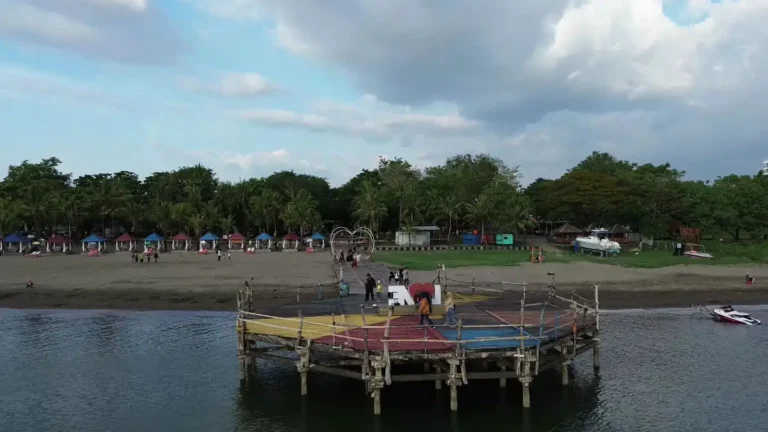 Pantai Akkarena: Pesona pesisir Makassar yang menawan dengan harga tiket masuk terjangkau