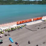 Pantai Carocok Painan: Menikmati Wahana Seru dan Keindahan Lautan