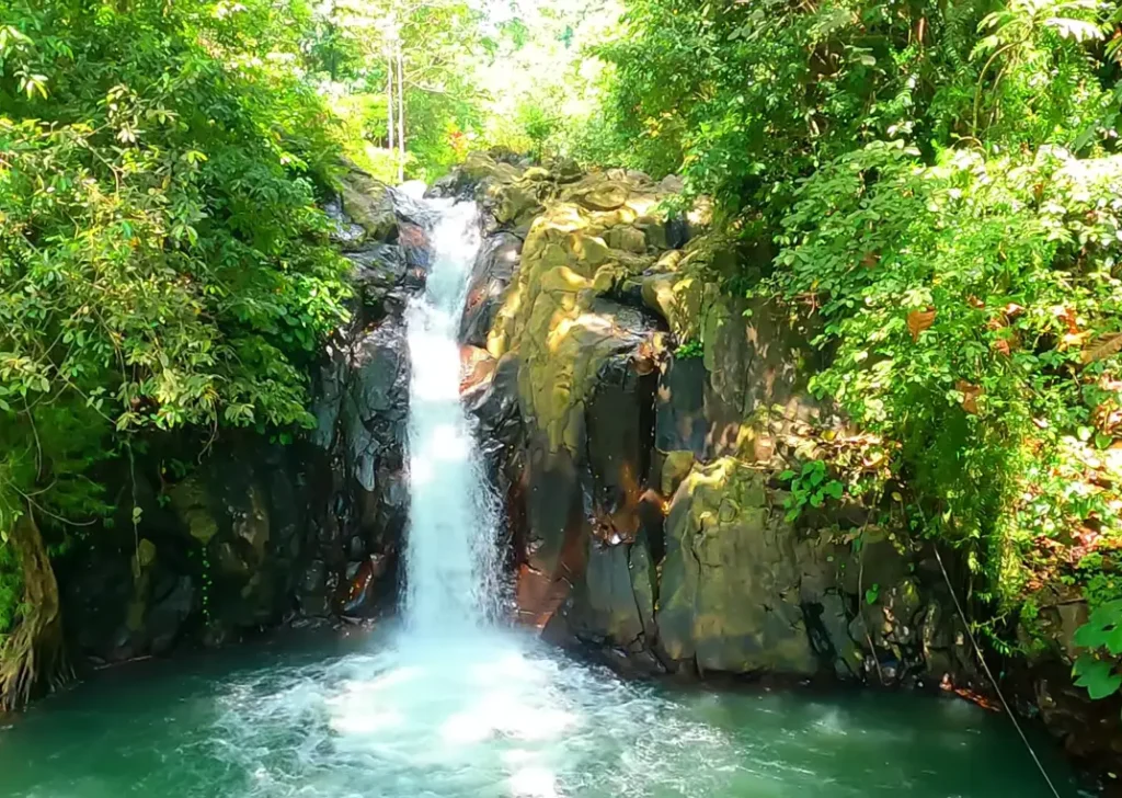 Aling-aling Waterfall: Destinasi Petualangan Terbaik di Buleleng