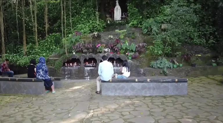 Gua Maria Kuningan: Mengungkap Pesona Tempat Suci di Kabupaten Kuningan