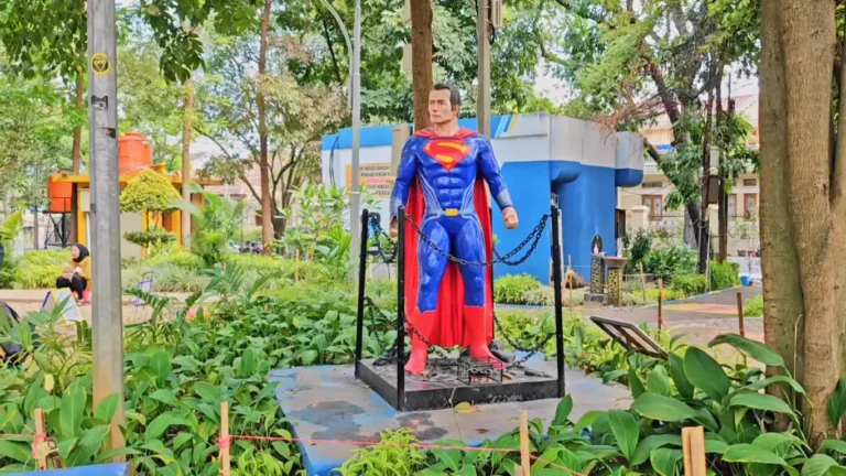 Menjadi Pahlawan Sehari: Mengunjungi Taman Superhero Bandung yang Inspiratif